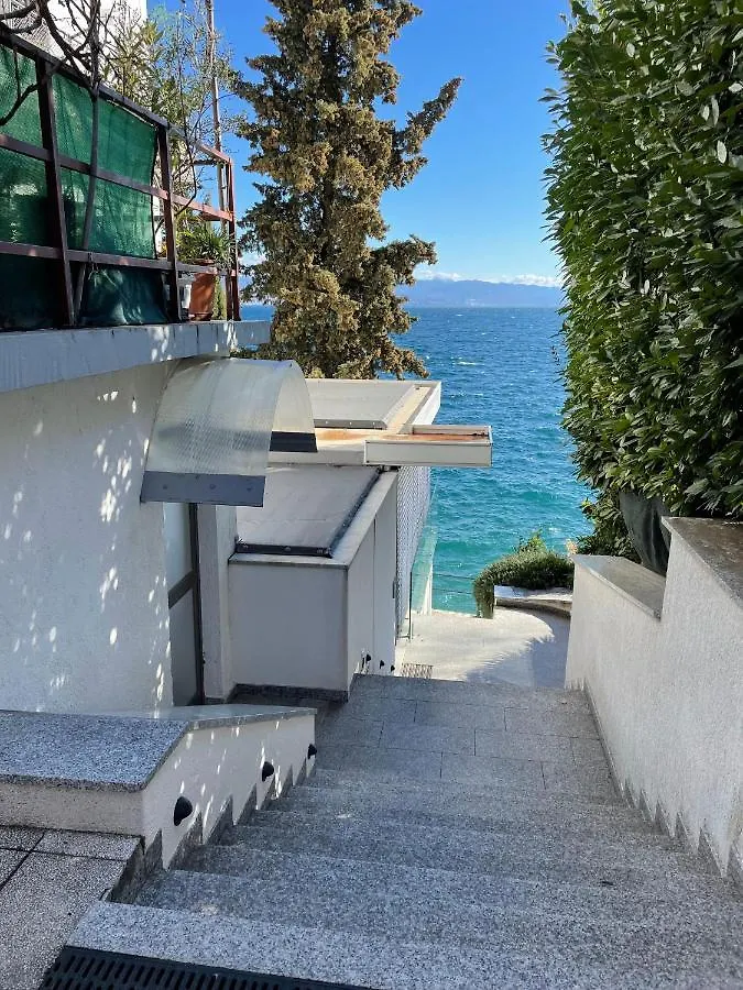 First Row To The Sea Apartment Opatija 0*,