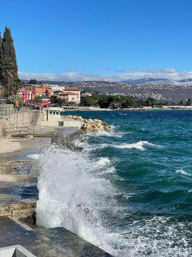 First Row To The Sea Apartment Opatija